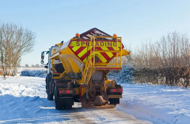 Spreading de icing salt