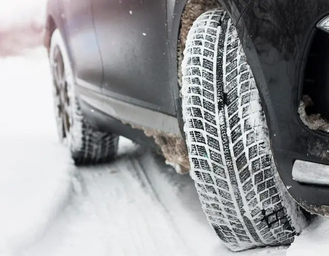 Vehicle traffic in winter