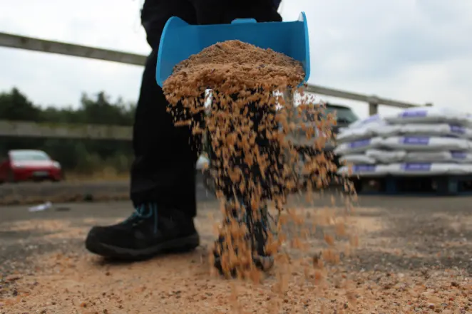 Salt gritting
