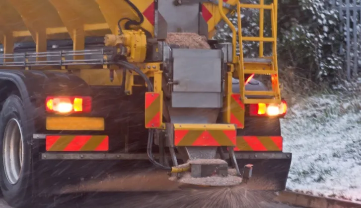 Gritting services vs diy gritting