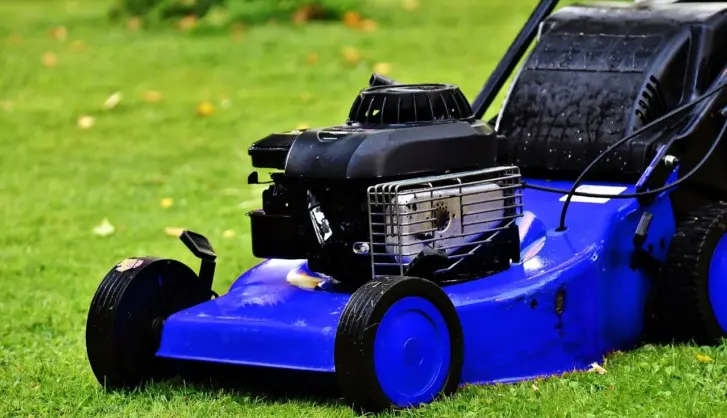 When to stop mowing your lawn for winter